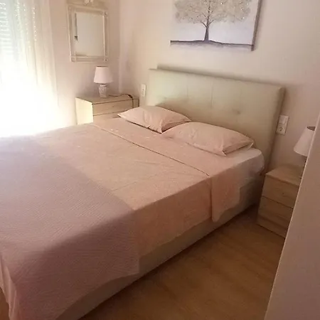 Apartment Alexia Nest, Lovely For 5 In The Ce