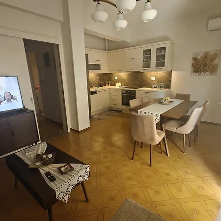 Apartment Alexia Nest, Lovely For 5 In The Ce